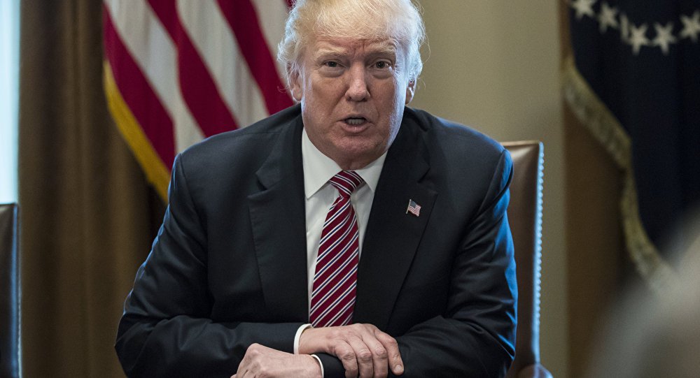 O presidente dos EUA, Donald Trump, declarou nesta quinta-feira (15) que a Rússia pode estar por trás do envenenamento do ex-espião russo, Sergei Skripal, achado morto em Londres em 4 de março; "Certamente parece que os russos estavam por trás disso. Algo que nunca deveria acontecer e estamos levando muito a sério, assim como muitos outros", disse Trump a jornalistas na Casa Branca (Foto: Aquiles Lins) O presidente dos EUA, Donald Trump, declarou nesta quinta-feira (15) que a Rússia pode estar por trás do envenenamento do ex-espião russo, Sergei Skripal, achado morto em Londres em 4 de março; "Certamente parece que os russos estavam por trás disso. Algo que nunca deveria acontecer e estamos levando muito a sério, assim como muitos outros", disse Trump a jornalistas na Casa Branca