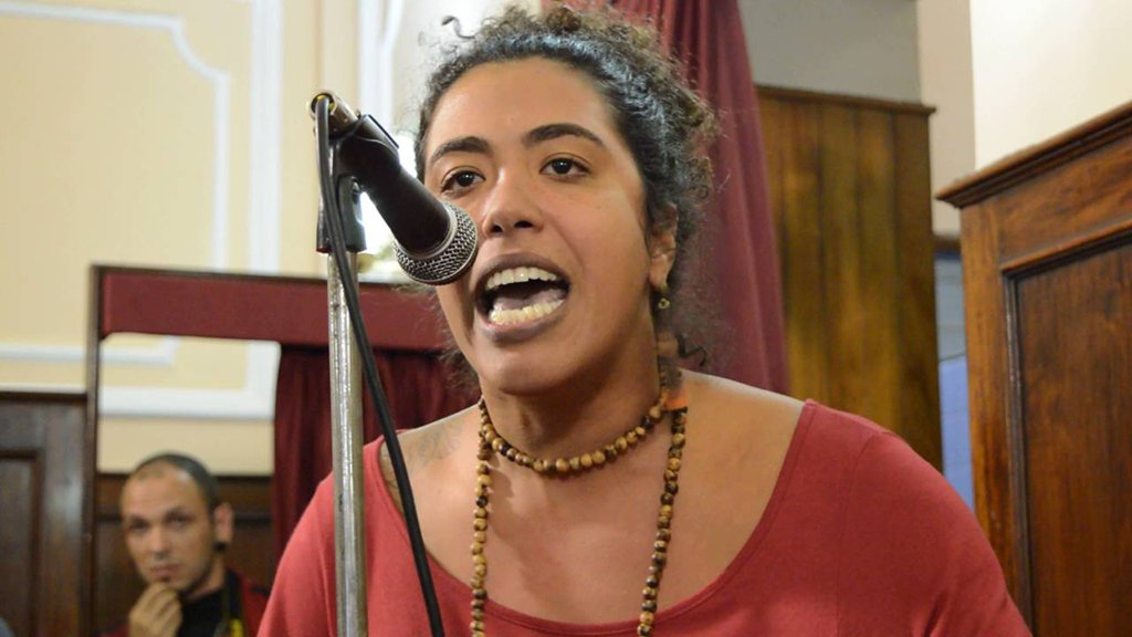 Companheira de partido da vereadora Marielle Franco (PSOL-RJ), a historiadora Talíria Petrone afirmou que a amiga "até então nunca tinha se queixado em conversas, ou mesmo em eventos do partido, de que teria sofrido qualquer tipo de ameaça, seja verbal, por telefone ou pelas redes sociais"; Talíria não descartou, no entanto, que o trabalho e a militância da amiga possam ter sido a causa do homicídio (Foto: Leonardo Lucena) Companheira de partido da vereadora Marielle Franco (PSOL-RJ), a historiadora Talíria Petrone afirmou que a amiga "até então nunca tinha se queixado em conversas, ou mesmo em eventos do partido, de que teria sofrido qualquer tipo de ameaça, seja verbal, por telefone ou pelas redes sociais"; Talíria não descartou, no entanto, que o trabalho e a militância da amiga possam ter sido a causa do homicídio