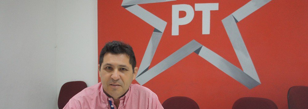 O presidente do Partido dos Trabalhadores no Ceará, Fco. de Assis Diniz, reafirmou que para o PT não é tático é estratégico, ter chapa própria nas eleições proporcionais de 2018, para eleger o maior número possível de deputados. Para De Assis, diante da conjuntura imprevisível, é estratégico ter várias candidaturas que posam fazer a defesa do partido e do presidente Lula e reforçar as bancadas federal e estadual. Hoje a direção estadual divulgou Nota Oficial sobre a posição do PT Ceará sobre a estratégia eleitoral (Foto: Fatima 247) O presidente do Partido dos Trabalhadores no Ceará, Fco. de Assis Diniz, reafirmou que para o PT não é tático é estratégico, ter chapa própria nas eleições proporcionais de 2018, para eleger o maior número possível de deputados. Para De Assis, diante da conjuntura imprevisível, é estratégico ter várias candidaturas que posam fazer a defesa do partido e do presidente Lula e reforçar as bancadas federal e estadual. Hoje a direção estadual divulgou Nota Oficial sobre a posição do PT Ceará sobre a estratégia eleitoral