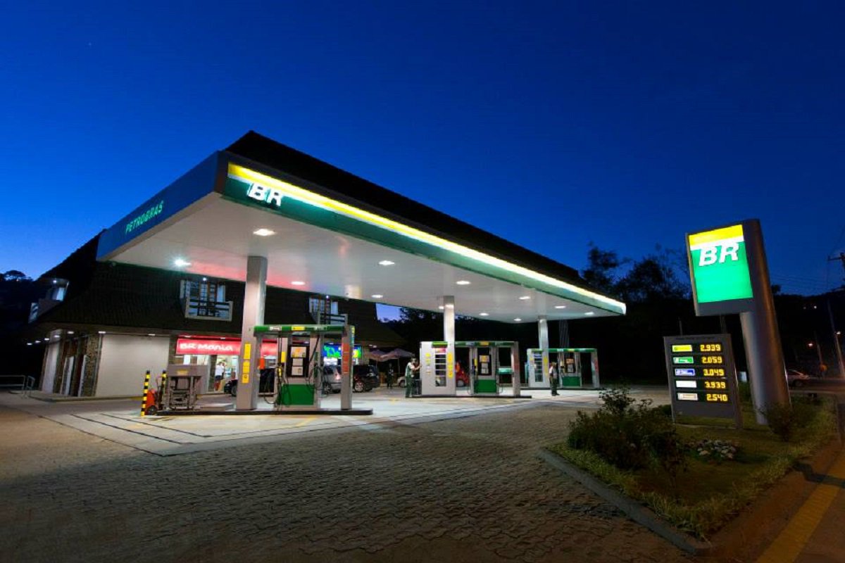Os postos de gasolina do Ceará poderão funcionar normalmente, neste feriadão da Semana Santa, segundo decisão liminar do desembargador federal Francisco José Gomes, do Tribunal Regional do Trabalho no Ceará (Foto: Fatima 247) Os postos de gasolina do Ceará poderão funcionar normalmente, neste feriadão da Semana Santa, segundo decisão liminar do desembargador federal Francisco José Gomes, do Tribunal Regional do Trabalho no Ceará