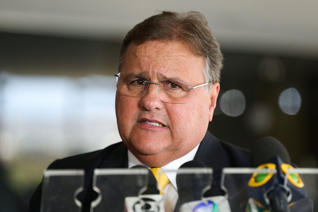 Brasília - Ministro-chefe da Secretaria de Governo da Presidência da República, Geddel Vieira Lima, fala à imprensa no Palácio do Planalto (Valter Campanato/Agência Brasil) (Foto: Leonardo Lucena) Brasília - Ministro-chefe da Secretaria de Governo da Presidência da República, Geddel Vieira Lima, fala à imprensa no Palácio do Planalto (Valter Campanato/Agência Brasil)