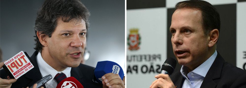 Diante da notícia de que o prefeito da capital paulista, João Doria (PSDB), confirmou que irá deixar o cargo para se candidatar ao governo do Estado, seu antecessor, Fernando Haddad (PT), lembrou nesta terça-feira 13, no Twitter, de uma entrevista sua em que se dizia "bem menos político que Doria"; o tucano enfatizava, em sua campanha a prefeito, que era "gestor", e não "político"; "Ao me deparar com a notícia de que Doria renunciará a Prefeitura para concorrer ao Governo do Estado, lembrei dessa entrevista que dei ao @elpais_brasil", tuitou Haddad (Foto: Gisele Federicce) Diante da notícia de que o prefeito da capital paulista, João Doria (PSDB), confirmou que irá deixar o cargo para se candidatar ao governo do Estado, seu antecessor, Fernando Haddad (PT), lembrou nesta terça-feira 13, no Twitter, de uma entrevista sua em que se dizia "bem menos político que Doria"; o tucano enfatizava, em sua campanha a prefeito, que era "gestor", e não "político"; "Ao me deparar com a notícia de que Doria renunciará a Prefeitura para concorrer ao Governo do Estado, lembrei dessa entrevista que dei ao @elpais_brasil", tuitou Haddad