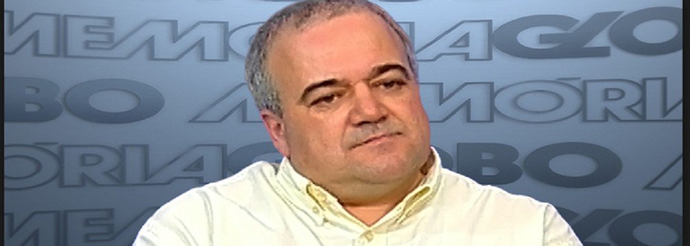 "A presidenta eleita pelo povo derrubada por uma trama fraudulenta do Congresso, comandada por ladrões, sob o silêncio covarde do Judiciário. Ativistas dos direitos humanos assassinados e agredidos no campo e nas cidades. Um governo ilegítimo faz o oposto do que o povo pediu nas urnas, leva o país a regredir décadas, e não há Congresso ou STF capaz de frear os retrocessos", diz o jornalista Mario Marona; "O maior líder político do país na iminência de ser preso e impedido de disputar uma eleição. Acabou o direito à isenção" (Foto: Leonardo Lucena) "A presidenta eleita pelo povo derrubada por uma trama fraudulenta do Congresso, comandada por ladrões, sob o silêncio covarde do Judiciário. Ativistas dos direitos humanos assassinados e agredidos no campo e nas cidades. Um governo ilegítimo faz o oposto do que o povo pediu nas urnas, leva o país a regredir décadas, e não há Congresso ou STF capaz de frear os retrocessos", diz o jornalista Mario Marona; "O maior líder político do país na iminência de ser preso e impedido de disputar uma eleição. Acabou o direito à isenção"