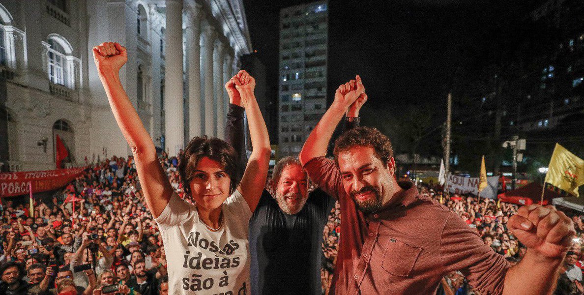 Diante de todas essas atrocidades que vem sendo cometidas e da atual conjuntura política, a esquerda no Brasil, mais do que nunca, precisa estar unida e fortalecida. A experiência de 2002 ao elegermos com a nossa união o primeiro operário presidente foi exitosa neste sentido (Foto: Cláudio Vignatti) Diante de todas essas atrocidades que vem sendo cometidas e da atual conjuntura política, a esquerda no Brasil, mais do que nunca, precisa estar unida e fortalecida. A experiência de 2002 ao elegermos com a nossa união o primeiro operário presidente foi exitosa neste sentido