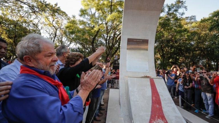O golpe de 2016 produziu um monstro que está se revelando intragável ao próprio processo eleitoral, na tarefa atual de destruir o próprio presidencialismo de coalizão. Os golpistas destruíram presidencialismo (Foto: César Fonseca) O golpe de 2016 produziu um monstro que está se revelando intragável ao próprio processo eleitoral, na tarefa atual de destruir o próprio presidencialismo de coalizão. Os golpistas destruíram presidencialismo