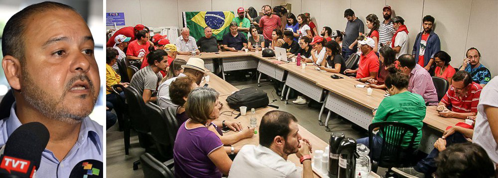 O presidente da CUT, Vagner Freitas, convocou nesta sexta-feira 6 todos os militantes e trabalhadores que moram em São Paulo ou em cidades vizinhas a irem agora para o Sindicato dos Metalúrgicos do ABC, que fica em São Bernardo do Campo. "Vamos ficar aqui ao lado de Lula. E ele não vai se entregar", afirmou; em reunião, os representantes das frentes decidiram também multiplicar em todo o país os comitês pela liberdade de Lula e que a vigília em São Bernardo não tem data para acabar (Foto: Gisele Federicce) O presidente da CUT, Vagner Freitas, convocou nesta sexta-feira 6 todos os militantes e trabalhadores que moram em São Paulo ou em cidades vizinhas a irem agora para o Sindicato dos Metalúrgicos do ABC, que fica em São Bernardo do Campo. "Vamos ficar aqui ao lado de Lula. E ele não vai se entregar", afirmou; em reunião, os representantes das frentes decidiram também multiplicar em todo o país os comitês pela liberdade de Lula e que a vigília em São Bernardo não tem data para acabar