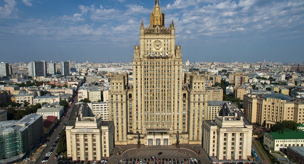 Representante oficial do Ministério das Relações Exteriores da Rússia, Mariya Zakharova, prometeu preparar uma 'surpresa histórica' para a Grã-Bretanha; "Temos uma surpresa para todos aqueles que têm tanto convicção como ousadia de fazer uma comparação entre a Rússia e o Terceiro Reich. Temos uma resposta à altura e um presente", informou Zakharova (Foto: Aquiles Lins) Representante oficial do Ministério das Relações Exteriores da Rússia, Mariya Zakharova, prometeu preparar uma 'surpresa histórica' para a Grã-Bretanha; "Temos uma surpresa para todos aqueles que têm tanto convicção como ousadia de fazer uma comparação entre a Rússia e o Terceiro Reich. Temos uma resposta à altura e um presente", informou Zakharova