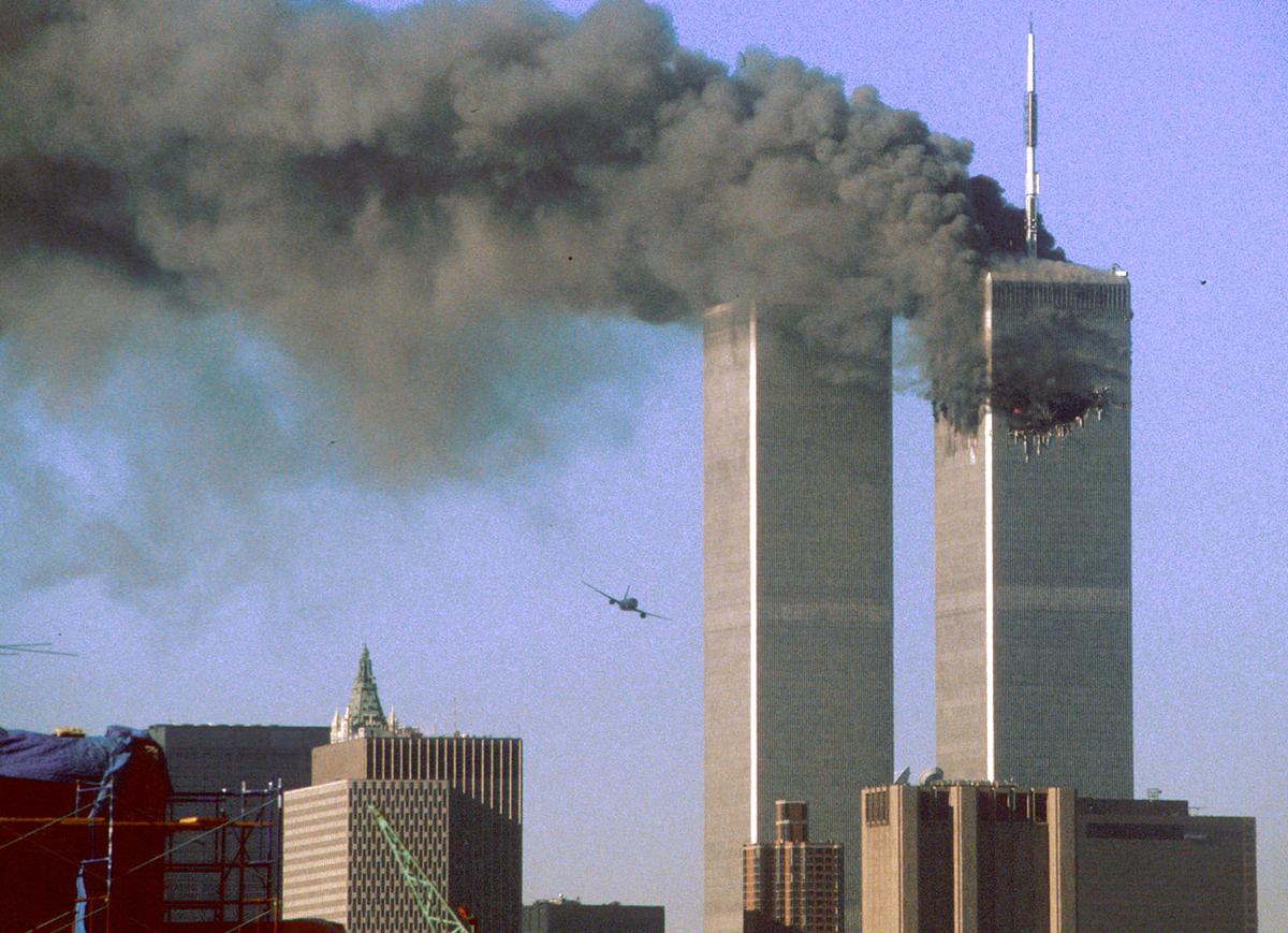 Tribunal norte-americano ordenou que o Irã pagasse bilhões de dólares de indenizações aos membros das famílias de vítimas dos ataques terroristas de 11 de setembro de 2001; segundo o tribunal, a República Islâmica do Irã, o Corpo de Guardiões da Revolução Islâmica e o Banco Central do Irã foram considerados culpados pela morte de 1008 pessoas, por isso as autoridades do Irã devem pagar indenização aos membros das famílias das vítimas do ataque (Foto: Paulo Emílio) Tribunal norte-americano ordenou que o Irã pagasse bilhões de dólares de indenizações aos membros das famílias de vítimas dos ataques terroristas de 11 de setembro de 2001; segundo o tribunal, a República Islâmica do Irã, o Corpo de Guardiões da Revolução Islâmica e o Banco Central do Irã foram considerados culpados pela morte de 1008 pessoas, por isso as autoridades do Irã devem pagar indenização aos membros das famílias das vítimas do ataque
