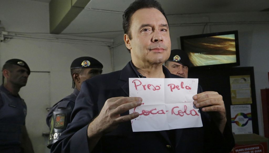 O empresário Laerte Codonho, dono do Refrigerante Dolly, afirma que foi vítima de uma armação entre Coca-Cola e Procuradoria-Geral, com o auxílio de seu contador; Codonho foi preso no dia 10 de maio sob a acusação de sonegar R$ 4 bilhões em impostos (Foto: Gustavo Conde) O empresário Laerte Codonho, dono do Refrigerante Dolly, afirma que foi vítima de uma armação entre Coca-Cola e Procuradoria-Geral, com o auxílio de seu contador; Codonho foi preso no dia 10 de maio sob a acusação de sonegar R$ 4 bilhões em impostos