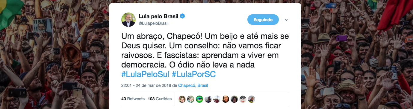 O ex-presidente Lula cumpriu mais uma etapa da sua caravana, desta vez na cidade de Chapecó (SC), e deixou uma importante mensagem aos que pregam ódio, violência e intolerância; "Um abraço, Chapecó! Um beijo e até mais se Deus quiser. Um conselho: não vamos ficar raivosos. E fascistas: aprendam a viver em democracia. O ódio não leva a nada", afirmou; líder em todas as pesquisas, Lula obteve uma liminar no Supremo Tribunal Federal que impede a sua prisão antes do julgamento de seu habeas corpus (Foto: Leonardo Attuch) O ex-presidente Lula cumpriu mais uma etapa da sua caravana, desta vez na cidade de Chapecó (SC), e deixou uma importante mensagem aos que pregam ódio, violência e intolerância; "Um abraço, Chapecó! Um beijo e até mais se Deus quiser. Um conselho: não vamos ficar raivosos. E fascistas: aprendam a viver em democracia. O ódio não leva a nada", afirmou; líder em todas as pesquisas, Lula obteve uma liminar no Supremo Tribunal Federal que impede a sua prisão antes do julgamento de seu habeas corpus