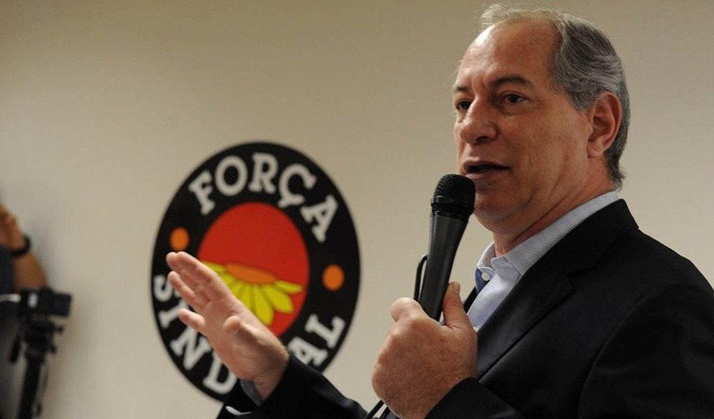 Durante encontro na Força Sindical, o presidenciável do PDT voltou a defender revogação da "reforma" trabalhista, que chamou de selvageria; para Ciro, neoliberalismo não é um "palavrão", mas "um marco de economia política que já se mostrou completamente inviável", acrescentando que "deixada só, a iniciativa privada produz concentração, injustiça e ruptura cíclicas (Foto: Aquiles Lins) Durante encontro na Força Sindical, o presidenciável do PDT voltou a defender revogação da "reforma" trabalhista, que chamou de selvageria; para Ciro, neoliberalismo não é um "palavrão", mas "um marco de economia política que já se mostrou completamente inviável", acrescentando que "deixada só, a iniciativa privada produz concentração, injustiça e ruptura cíclicas