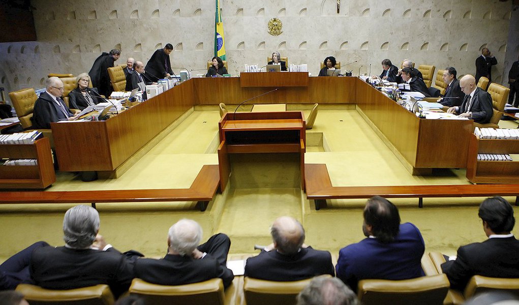 Frente Brasil Popular (FBP) – articulação de movimentos sociais, partidos políticos e centrais sindicais – divulgou nota na qual considera a decisão do STF, de negar o habeas corpus ao ex-presidente Luiz Inácio Lula da Silva, "uma afronta à Constituição Federal de 1988"; segundo o movimento social, o STF "assumiu descaradamente que sempre fez parte do golpe iniciado com o impeachment da ex-presidente Dilma Rousseff" (Foto: Paulo Emílio) Frente Brasil Popular (FBP) – articulação de movimentos sociais, partidos políticos e centrais sindicais – divulgou nota na qual considera a decisão do STF, de negar o habeas corpus ao ex-presidente Luiz Inácio Lula da Silva, "uma afronta à Constituição Federal de 1988"; segundo o movimento social, o STF "assumiu descaradamente que sempre fez parte do golpe iniciado com o impeachment da ex-presidente Dilma Rousseff"