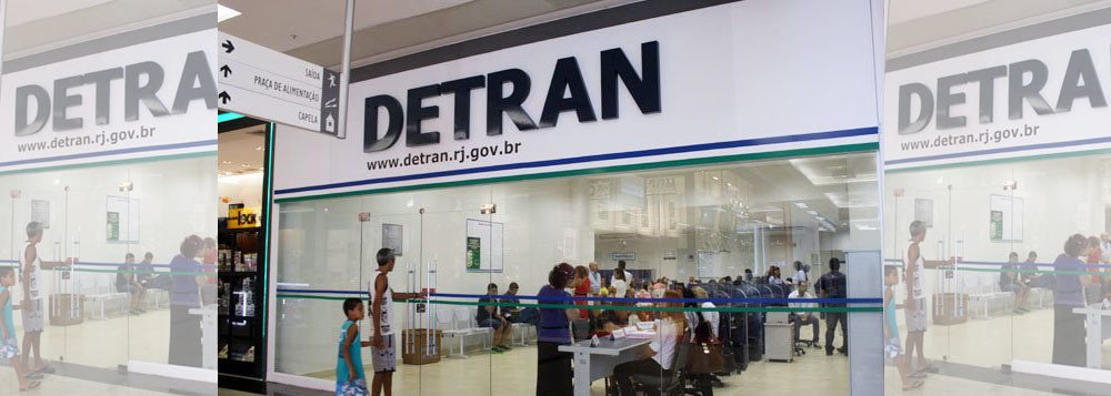 Travestis e transexuais já podem pedir ao Detran-RJ a emissão do documento de identidade com o nome social; a carteira terá os nomes registrado na certidão de nascimento e social; o documento evitará constrangimentos como quando a aparência e o nome na carteira não correspondem; os funcionários do Detran passaram por treinamento específico, desenvolvido em parceira com a secretaria, por meio do Programa Rio Sem Homofobia; as primeiras identidades serão entregues amanhã (27)
(Foto: Leonardo Lucena) Travestis e transexuais já podem pedir ao Detran-RJ a emissão do documento de identidade com o nome social; a carteira terá os nomes registrado na certidão de nascimento e social; o documento evitará constrangimentos como quando a aparência e o nome na carteira não correspondem; os funcionários do Detran passaram por treinamento específico, desenvolvido em parceira com a secretaria, por meio do Programa Rio Sem Homofobia; as primeiras identidades serão entregues amanhã (27)