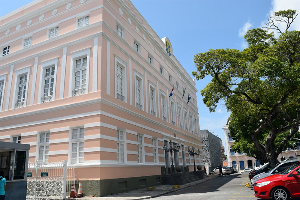 60 homens da Polícia Federal cumprem mandados de busca e apreensão nas cidades de Batalha, Jacaré dos Homens e Maceió; ação é um desdobramento a Operação Sururugate, que investigou desvio de dinheiro na Assembleia Legislativa de Alagoas (ALE) após uma auditoria da Controladoria Geral da União (CGU) na folha de pagamento; essa etapa tem como alvo políticos e pessoas supostamente envolvidas no esquema (Foto: Voney Malta) 60 homens da Polícia Federal cumprem mandados de busca e apreensão nas cidades de Batalha, Jacaré dos Homens e Maceió; ação é um desdobramento a Operação Sururugate, que investigou desvio de dinheiro na Assembleia Legislativa de Alagoas (ALE) após uma auditoria da Controladoria Geral da União (CGU) na folha de pagamento; essa etapa tem como alvo políticos e pessoas supostamente envolvidas no esquema