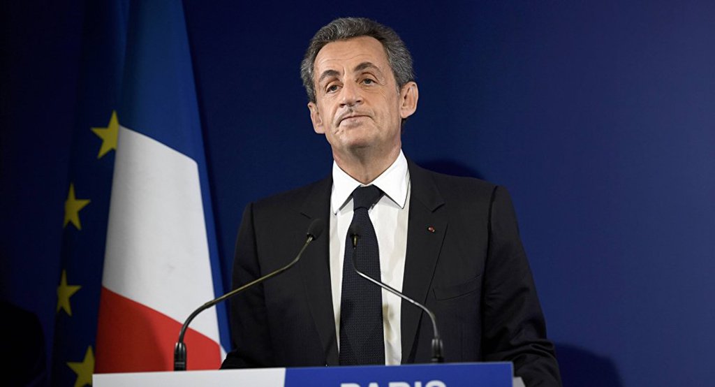 O ex-presidente francês Nicolas Sarkozy foi acusado por irregularidade no financiamento da campanha presidencial de 2007 e colocado sob supervisão judicial; Sarkozy foi acusado de "suborno passivo, financiamento ilegal de campanha eleitoral e ocultação de fundos públicos da Líbia" no decorrer de uma investigação sobre o financiamento líbio da campanha presidencial de Sarkozy (Foto: Leonardo Lucena) O ex-presidente francês Nicolas Sarkozy foi acusado por irregularidade no financiamento da campanha presidencial de 2007 e colocado sob supervisão judicial; Sarkozy foi acusado de "suborno passivo, financiamento ilegal de campanha eleitoral e ocultação de fundos públicos da Líbia" no decorrer de uma investigação sobre o financiamento líbio da campanha presidencial de Sarkozy