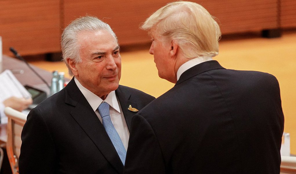 Em detalhada análise publicada no portal europeu Brasil Wire, o jornalista Brian Mier mostra como as empresas como a Microsoft, Monsanto, Boeing, Chevron e Shell estão lucrando com as políticas adotadas depois do golpe de 2016 e como entidades como a AS-COA construíram o apoio ao golpe na mídia americana (Foto: Aquiles Lins) Em detalhada análise publicada no portal europeu Brasil Wire, o jornalista Brian Mier mostra como as empresas como a Microsoft, Monsanto, Boeing, Chevron e Shell estão lucrando com as políticas adotadas depois do golpe de 2016 e como entidades como a AS-COA construíram o apoio ao golpe na mídia americana