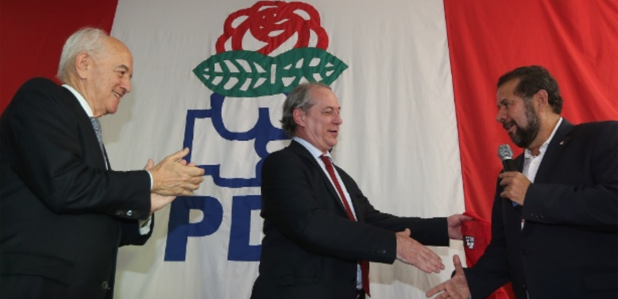 O ex-ministro Ciro Gomes será anunciado oficialmente como pré-candidato à presidência da República em reunião da executiva do PDT nesta quinta-feira (8), na sede do partido em Brasília. “Acredito que temos o melhor projeto e o nome mais preparado para conseguir tirar o país da estagnação e destas medidas retrógradas que temos acompanhando com o ilegítimo governo de Temer. Ciro é um homem íntegro, competente e não tem seu nome sequer mencionado na vala comum que atinge a política brasileira, com casos de corrupção por todos os lados”, disse o presidente da sigla, Carlos Lupi (Foto: Rodrigo Rocha) O ex-ministro Ciro Gomes será anunciado oficialmente como pré-candidato à presidência da República em reunião da executiva do PDT nesta quinta-feira (8), na sede do partido em Brasília. “Acredito que temos o melhor projeto e o nome mais preparado para conseguir tirar o país da estagnação e destas medidas retrógradas que temos acompanhando com o ilegítimo governo de Temer. Ciro é um homem íntegro, competente e não tem seu nome sequer mencionado na vala comum que atinge a política brasileira, com casos de corrupção por todos os lados”, disse o presidente da sigla, Carlos Lupi