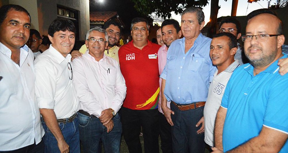 O deputado estadual Adriano Sarney (PV) diz que a candidatura de sua tia, a ex-governadora Roseana Sarney (MDB), já tem o apoio de 6 partidos, mas devido aos últimos acontecimentos políticos, a conta não fecha; é que dirigentes do PRTB, PSC, entre outras siglas, negam ou dizem que nada está definido; enquanto isso, o governador Flávio Dino (PCdoB) já tem no seu bloco de alianças 14 partidos (Foto: Voney Malta) O deputado estadual Adriano Sarney (PV) diz que a candidatura de sua tia, a ex-governadora Roseana Sarney (MDB), já tem o apoio de 6 partidos, mas devido aos últimos acontecimentos políticos, a conta não fecha; é que dirigentes do PRTB, PSC, entre outras siglas, negam ou dizem que nada está definido; enquanto isso, o governador Flávio Dino (PCdoB) já tem no seu bloco de alianças 14 partidos