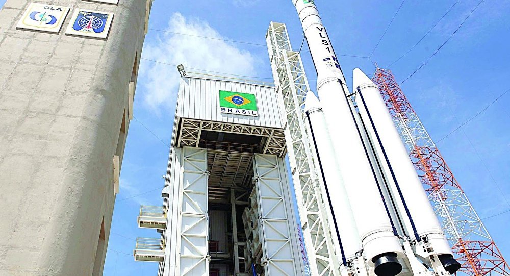 Empresas norte-americanas ansiosas para explorar o crescente mercado de lançamentos de satélites de baixo custo podem se tornar as primeiras clientes quando o centro espacial brasileiro de Alcântara, no Maranhão, abrir uma base de lançamento espacial comercia; acordo de salvaguardas pode ser concluído neste ano se o Departamento de Estado norte-americano receber permissão para negocia; tentativa anterior de parceria espacial entre os EUA e o Brasil fracassou em 2003, quando o acordo de salvaguardas tecnológicas enfrentou resistência do governo do então presidente Lula e foi rejeitado por parlamentares (Foto: Paulo Emílio) Empresas norte-americanas ansiosas para explorar o crescente mercado de lançamentos de satélites de baixo custo podem se tornar as primeiras clientes quando o centro espacial brasileiro de Alcântara, no Maranhão, abrir uma base de lançamento espacial comercia; acordo de salvaguardas pode ser concluído neste ano se o Departamento de Estado norte-americano receber permissão para negocia; tentativa anterior de parceria espacial entre os EUA e o Brasil fracassou em 2003, quando o acordo de salvaguardas tecnológicas enfrentou resistência do governo do então presidente Lula e foi rejeitado por parlamentares