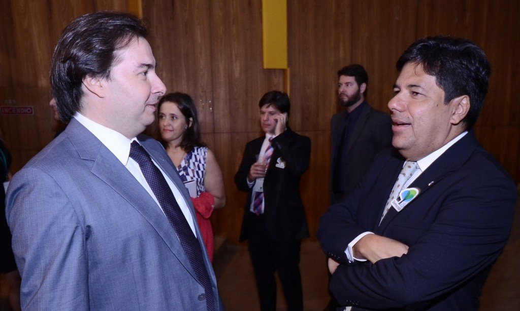 Ministro da Educação e vice-presidente do DEM, Mendonça Filho, afirmou que o presidente da Câmara dos Deputados, Rodrigo Maia (DEM-RJ), é o nome que irá liderar o partido na disputa eleitoral pela Presidência da República; Maia já vinha se movimentando para se colocar como o candidato e tanto ele quanto seu partido desenham uma migração do campo da direita para o centro; pré-candidatura do presidente da Câmara está sendo lançada nesta quinta-feira (8) em convenção do DEM (Foto: Paulo Emílio) Ministro da Educação e vice-presidente do DEM, Mendonça Filho, afirmou que o presidente da Câmara dos Deputados, Rodrigo Maia (DEM-RJ), é o nome que irá liderar o partido na disputa eleitoral pela Presidência da República; Maia já vinha se movimentando para se colocar como o candidato e tanto ele quanto seu partido desenham uma migração do campo da direita para o centro; pré-candidatura do presidente da Câmara está sendo lançada nesta quinta-feira (8) em convenção do DEM