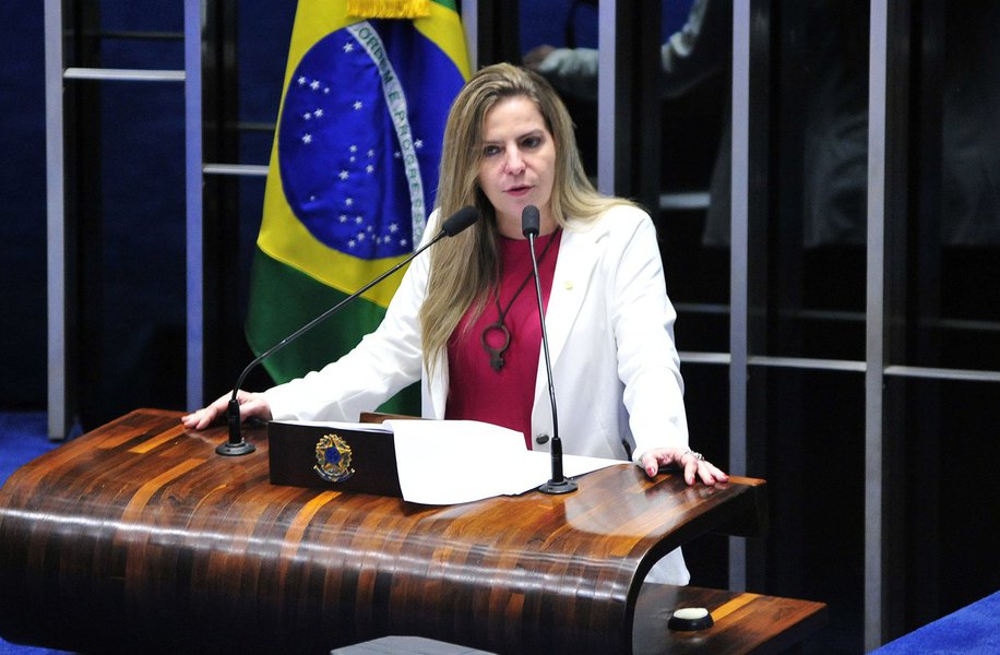 Aprovado no Senado, o PL de autoria da deputada federal Luizianne Lins (PT-CE) atribui à Polícia Federal a competência para investigar crimes praticados na Internet que difundam conteúdo discriminatório ou propaguem ódio às mulheres. A matéria agora segue para sanção presidencial (Foto: Rodrigo Rocha) Aprovado no Senado, o PL de autoria da deputada federal Luizianne Lins (PT-CE) atribui à Polícia Federal a competência para investigar crimes praticados na Internet que difundam conteúdo discriminatório ou propaguem ódio às mulheres. A matéria agora segue para sanção presidencial
