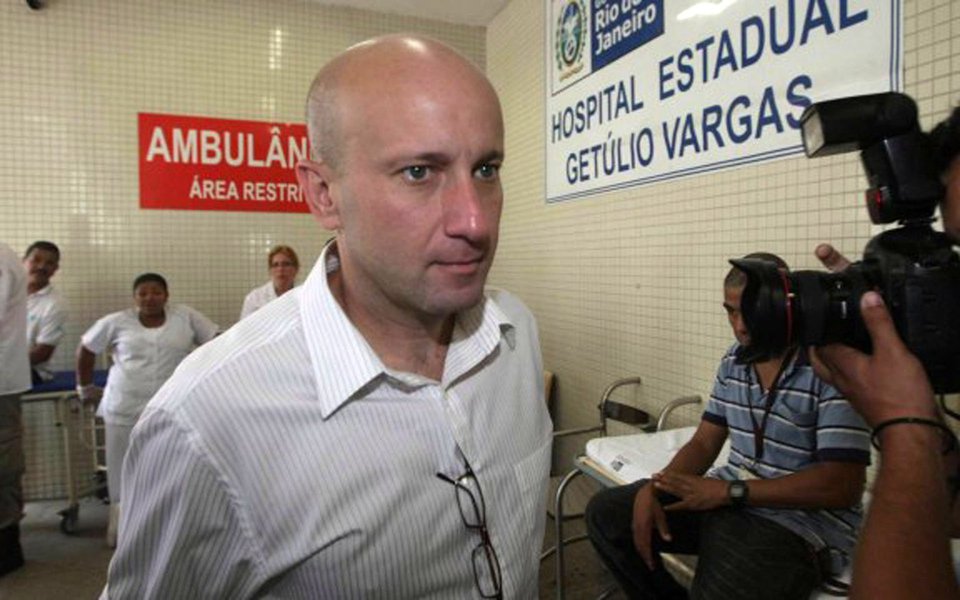 O ex-secretário de Saúde do Rio de Janeiro e réu na Lava Jato Sérgio Côrtes disse que transferiu US$ 1,5 milhão de uma conta que possuía na Suíça, fruto de propinas, para o grupo Odebrecht; relatou que esse dinheiro seria internalizado posteriormente no Brasil pela empreiteira e devolvido a ele, mas que isso nunca ocorreu; também disse que transferiu US$ 200 mil ao ex-executivo da empresa Benedicto Júnior, classificado como um amigo a quem devia favores
(Foto: Leonardo Lucena)
O ex-secretário de Saúde do Rio de Janeiro e réu na Lava Jato Sérgio Côrtes disse que transferiu US$ 1,5 milhão de uma conta que possuía na Suíça, fruto de propinas, para o grupo Odebrecht; relatou que esse dinheiro seria internalizado posteriormente no Brasil pela empreiteira e devolvido a ele, mas que isso nunca ocorreu; também disse que transferiu US$ 200 mil ao ex-executivo da empresa Benedicto Júnior, classificado como um amigo a quem devia favores