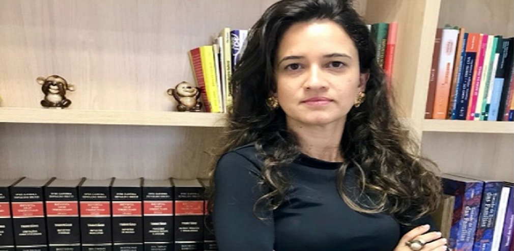 Aprovada no Senado em outubro e sancionada por Michel Temer em novembro do ano passado, a Lei 13.509/2017 cria novas regras para a adoção no Brasil; om mudanças significativas nos prazos do processo para adoção, a nova legislação expõe, segundo a presidente da Comissão dos Direitos da Criança e do Adolescente da OAB-Goiás, Bárbara Cruvinel, "o problema estrutural do Poder Judiciário brasileiro"; ela alerta para o encurtamento do prazo, mas diz que a OAB pode auxiliar o Judiciário neste novo processo (Foto: José Barbacena) Aprovada no Senado em outubro e sancionada por Michel Temer em novembro do ano passado, a Lei 13.509/2017 cria novas regras para a adoção no Brasil; om mudanças significativas nos prazos do processo para adoção, a nova legislação expõe, segundo a presidente da Comissão dos Direitos da Criança e do Adolescente da OAB-Goiás, Bárbara Cruvinel, "o problema estrutural do Poder Judiciário brasileiro"; ela alerta para o encurtamento do prazo, mas diz que a OAB pode auxiliar o Judiciário neste novo processo
