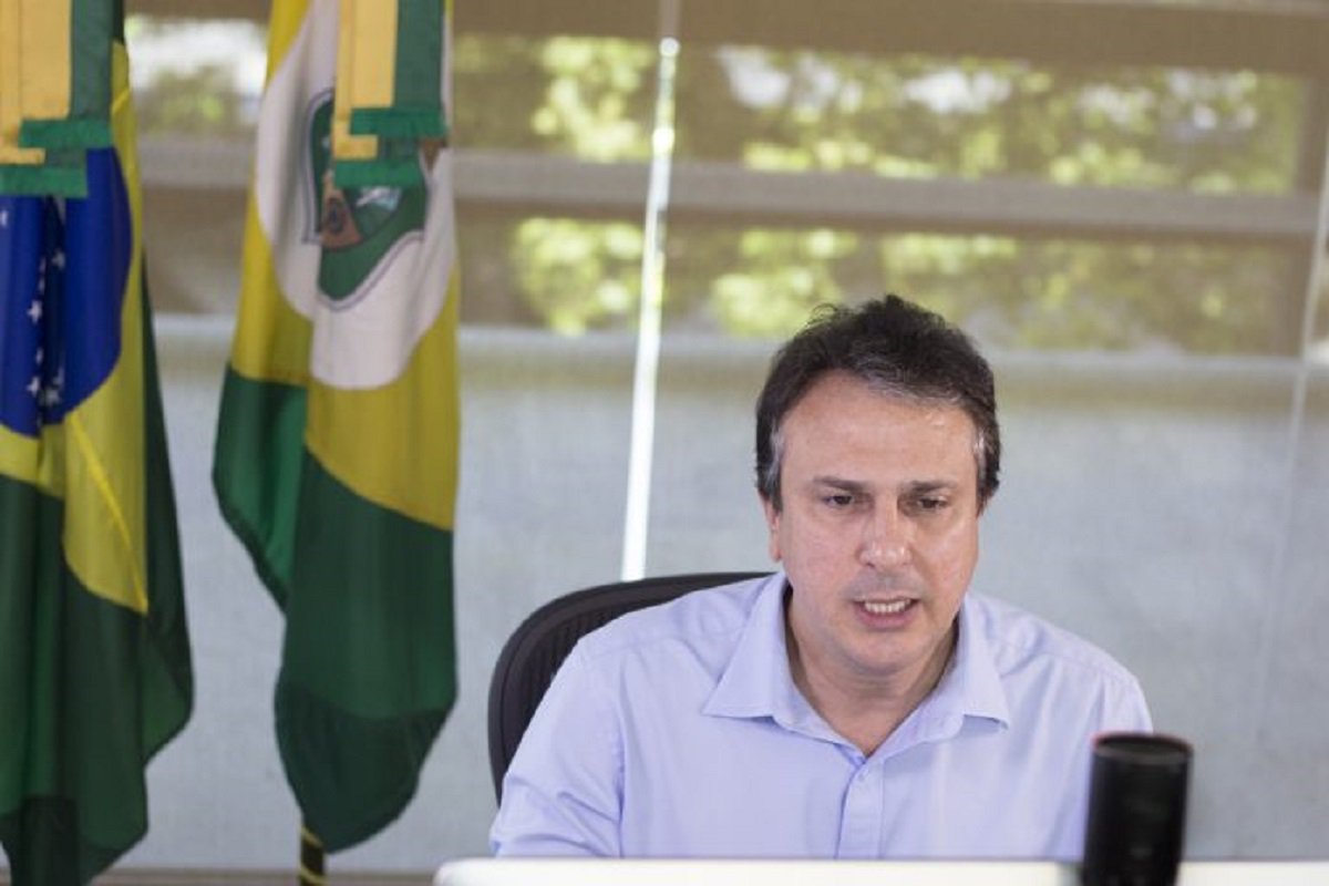 O governador Camilo Santana inaugura hoje (02), as primeiras unidades do Centro Cearense de Idiomas. Nesta manhã o governador inaugura uma unidade em Fortaleza e à tarde, segue para Crateús para entregar uma unidade no município. A criação desses centros foi anunciada em dezembro pelo governador. A previsão é a criação de 11 unidades no Estado (Foto: Fatima 247) O governador Camilo Santana inaugura hoje (02), as primeiras unidades do Centro Cearense de Idiomas. Nesta manhã o governador inaugura uma unidade em Fortaleza e à tarde, segue para Crateús para entregar uma unidade no município. A criação desses centros foi anunciada em dezembro pelo governador. A previsão é a criação de 11 unidades no Estado