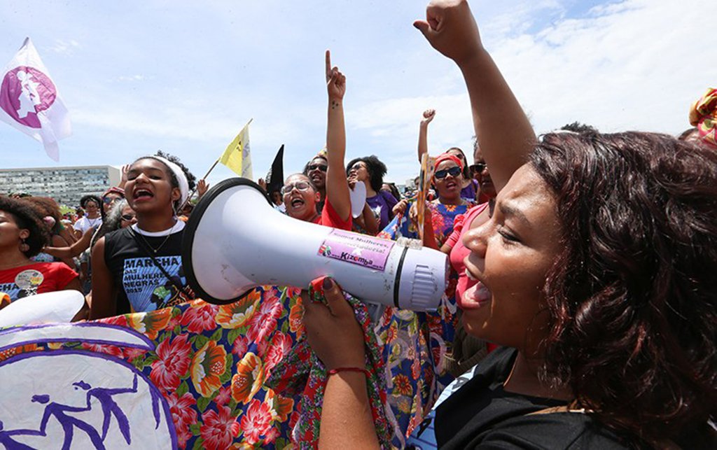 Assim como no Dia Internacional da Mulher de 1917, quando centenas de operárias em greve deram o pontapé inicial para a queda do czarismo e foram a chave de entrada para a Revolução Russa, o 8 de março de 2018 no Brasil pretende chamar para a luta trabalhadoras que estão tendo direitos sociais e garantias trabalhistas destruídos pelo governo Temer; até o 1º de Maio, movimentos feministas e coletivos organizam a Jornada de Luta das Mulheres em Defesa da Democracia e dos Direitos (Foto: Leonardo Lucena) Assim como no Dia Internacional da Mulher de 1917, quando centenas de operárias em greve deram o pontapé inicial para a queda do czarismo e foram a chave de entrada para a Revolução Russa, o 8 de março de 2018 no Brasil pretende chamar para a luta trabalhadoras que estão tendo direitos sociais e garantias trabalhistas destruídos pelo governo Temer; até o 1º de Maio, movimentos feministas e coletivos organizam a Jornada de Luta das Mulheres em Defesa da Democracia e dos Direitos