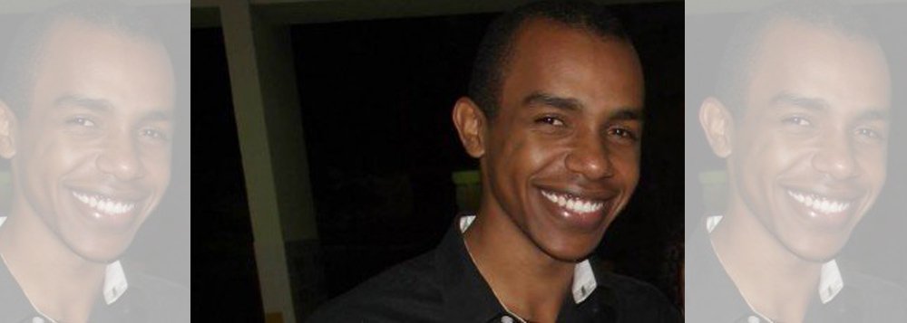 Fernando Antônio da Silva de 26 anos era doutor e estava no Ceará em um estágio de pós-doutorado na Universidade Estadual Vale do Aracaú (UVA), quando se sentiu mal no domingo (4); ele buscava entender o funcionamento do programa Bolsa Família na região canavieira de Alagoas; recentemente revelou no Facebook sua preocupação com os cortes federais no Bolsa Família. “Em minha opinião, uma das questões mais sérias em relação ao Bolsa Família é a maneira como as técnicas mais modernas do período vêm sendo usadas para dificultar a transformação desse Programa em um direito. No governo golpista de Temer, a instabilidade que isso causa na vida das beneficiárias é muito preocupante” (Foto: Voney Malta) Fernando Antônio da Silva de 26 anos era doutor e estava no Ceará em um estágio de pós-doutorado na Universidade Estadual Vale do Aracaú (UVA), quando se sentiu mal no domingo (4); ele buscava entender o funcionamento do programa Bolsa Família na região canavieira de Alagoas; recentemente revelou no Facebook sua preocupação com os cortes federais no Bolsa Família. “Em minha opinião, uma das questões mais sérias em relação ao Bolsa Família é a maneira como as técnicas mais modernas do período vêm sendo usadas para dificultar a transformação desse Programa em um direito. No governo golpista de Temer, a instabilidade que isso causa na vida das beneficiárias é muito preocupante”
