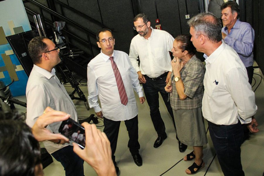 Em visita à nova TV Brasil Central, o vereador Jorge Kajuru (PRP) anunciou em 1ª mão, em boletim que foi ao ar na tarde desta segunda-feira, ao vivo, que fechou parceria com o vice-governador José Eliton (PSDB) para abrir o Centro Diabético em Goiânia; e o vereador deu outra grande notícia: a parceria permitirá aumentar a capacidade de atendimento inicialmente prevista e suprir a demanda por tratamento médico do Estado inteiro (Foto: José Barbacena) Em visita à nova TV Brasil Central, o vereador Jorge Kajuru (PRP) anunciou em 1ª mão, em boletim que foi ao ar na tarde desta segunda-feira, ao vivo, que fechou parceria com o vice-governador José Eliton (PSDB) para abrir o Centro Diabético em Goiânia; e o vereador deu outra grande notícia: a parceria permitirá aumentar a capacidade de atendimento inicialmente prevista e suprir a demanda por tratamento médico do Estado inteiro