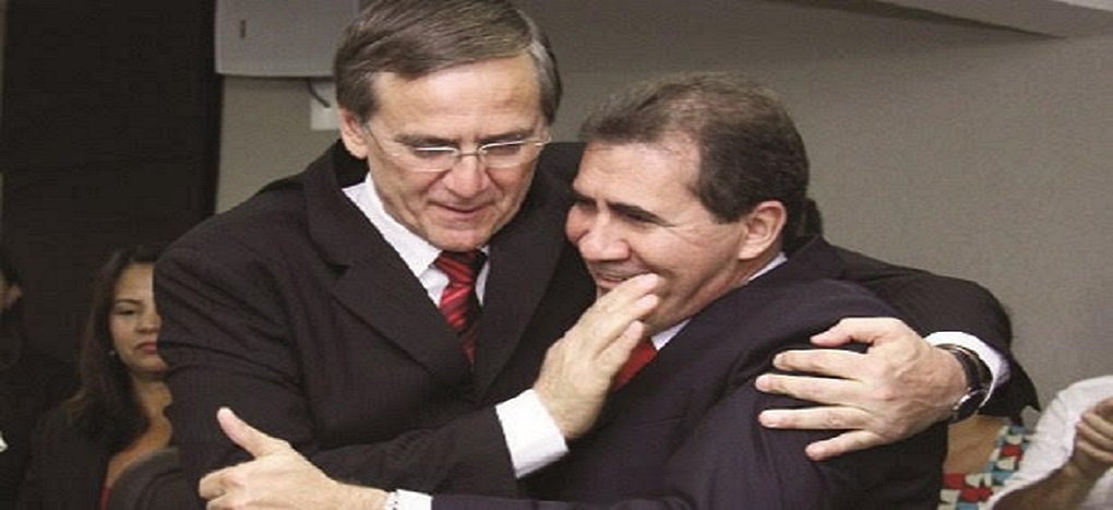 O Tribunal de Contas dos Municípios (TCM) condenou os ex-prefeitos de Anápolis Antônio Gomide (PT) e João Gomes (PP) por irregularidades nas contas de suas respectivas gestões; o que causou problemas aos dois foram os balancetes de 2014. Gomide ficou no cargo de prefeito entre janeiro e abril e João Gomes, entre o final de abril e o mês de dezembro; segundo o acórdão do julgamento, Gomide pagou a si mesmo e ao vice valores acima do fixado pela lei 3.639/12; o gasto ficou R$ 10 mil acima do permitido (Foto: José Barbacena) O Tribunal de Contas dos Municípios (TCM) condenou os ex-prefeitos de Anápolis Antônio Gomide (PT) e João Gomes (PP) por irregularidades nas contas de suas respectivas gestões; o que causou problemas aos dois foram os balancetes de 2014. Gomide ficou no cargo de prefeito entre janeiro e abril e João Gomes, entre o final de abril e o mês de dezembro; segundo o acórdão do julgamento, Gomide pagou a si mesmo e ao vice valores acima do fixado pela lei 3.639/12; o gasto ficou R$ 10 mil acima do permitido