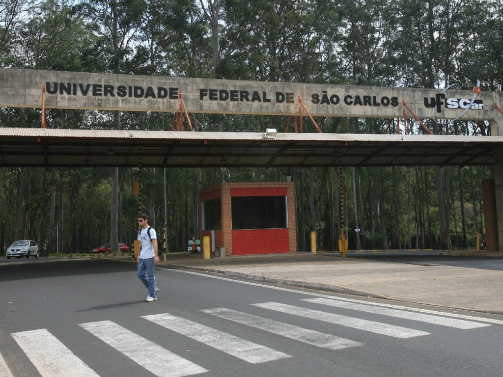 O Programa de Pós-Graduação em Ciência Política (PPGPol) da UFSCAr divulgou nesta quinta-feira, 1º, nota em apoio à disciplina sobre o golpe parlamentar de 2016, idealizada pelo professor Luis Felipe Miguel na UnB; "Em nome da autonomia universitária e da liberdade acadêmica defendemos o pleno direito do curso de Ciência Política da UnB em definir, por critérios próprios, suas atividades de docência e pesquisa, sem sofrer interferências externas indevidas", diz a comissão de pós-graduação do PPGPol; UFScar não informou, no entanto, se irá se juntar a outras 10 universidades públicas e oferecer também a disciplina (Foto: Aquiles Lins) O Programa de Pós-Graduação em Ciência Política (PPGPol) da UFSCAr divulgou nesta quinta-feira, 1º, nota em apoio à disciplina sobre o golpe parlamentar de 2016, idealizada pelo professor Luis Felipe Miguel na UnB; "Em nome da autonomia universitária e da liberdade acadêmica defendemos o pleno direito do curso de Ciência Política da UnB em definir, por critérios próprios, suas atividades de docência e pesquisa, sem sofrer interferências externas indevidas", diz a comissão de pós-graduação do PPGPol; UFScar não informou, no entanto, se irá se juntar a outras 10 universidades públicas e oferecer também a disciplina