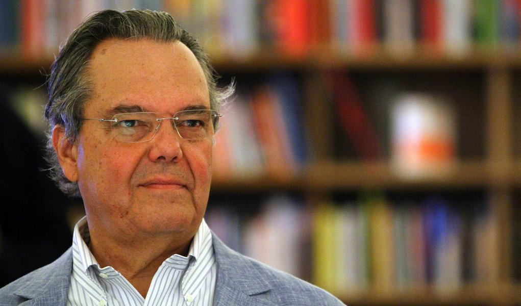 presidente da Federação das Indústrias do Rio de Janeiro (Firjan), Eduardo Eugênio Gouveia Vieira, voltou a defender a intervenção militar no Rio de Janeiro e avaliou com otimismo a situação econômica do Brasil; "O governo do Rio não tinha a menor moral de ir ao encontro dos anseios da sociedade no sentido de combater o crime", afirma (Foto: Aquiles Lins) presidente da Federação das Indústrias do Rio de Janeiro (Firjan), Eduardo Eugênio Gouveia Vieira, voltou a defender a intervenção militar no Rio de Janeiro e avaliou com otimismo a situação econômica do Brasil; "O governo do Rio não tinha a menor moral de ir ao encontro dos anseios da sociedade no sentido de combater o crime", afirma