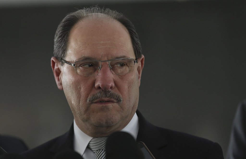Brasília - Governador do Rio Grande do Sul, José Ivo Sartori, dá entrevista após audiência com o Presidente interino Michel Temer (Elza Fiuza/ Agência Brasil) (Foto: Charles Nisz) Brasília - Governador do Rio Grande do Sul, José Ivo Sartori, dá entrevista após audiência com o Presidente interino Michel Temer (Elza Fiuza/ Agência Brasil)