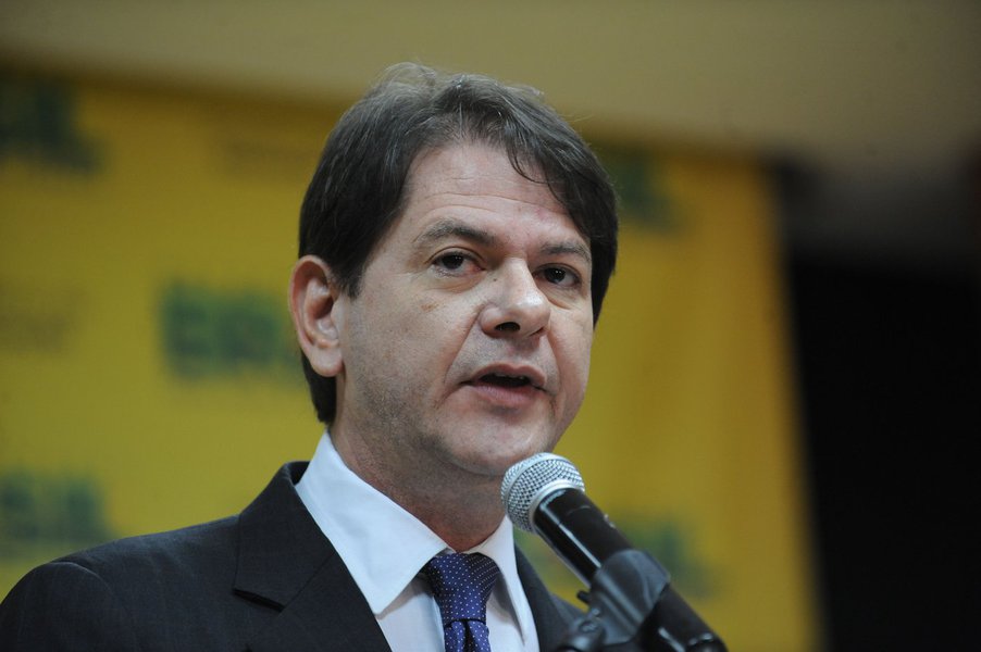 O ex-governador Cid Gomes (PDT-CE) e outros dez réus foram absolvidos sumariamente em processo sobre suposta fraude em financiamento de R$ 1,3 milhão aprovado pelo Banco do Nordeste (BNB). Datada da última terça-feira, a sentença ainda não foi recebida pelo Ministério Público Federal (MPF), em Sobral (Foto: Rodrigo Rocha) O ex-governador Cid Gomes (PDT-CE) e outros dez réus foram absolvidos sumariamente em processo sobre suposta fraude em financiamento de R$ 1,3 milhão aprovado pelo Banco do Nordeste (BNB). Datada da última terça-feira, a sentença ainda não foi recebida pelo Ministério Público Federal (MPF), em Sobral