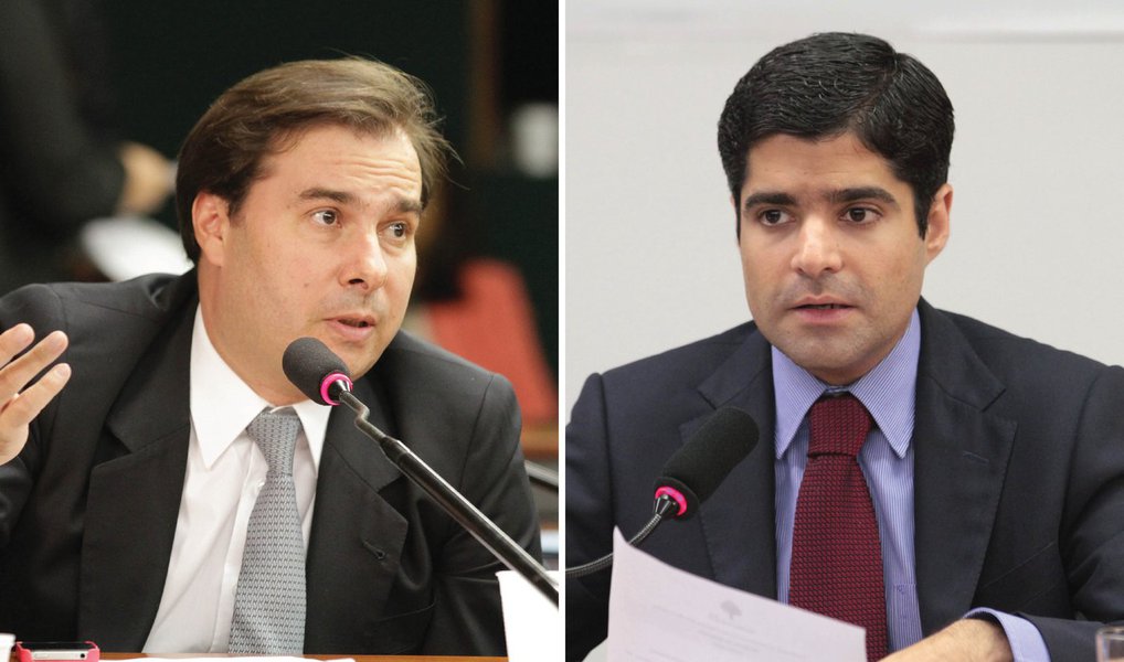 Novo presidente de uma das principais legendas que apoiaram o golpe de 2016, o DEM, o prefeito de Salvador, ACM Neto disse que a candidatura do presidente da Câmara, Rodrigo Maia (RJ), ao Palácio do Planalto não será uma "candidatura de governo"; ACM sinaliza que a parceria com Michel Temer acaba este ano e tenta amenizar posições conservadoras; "Um governo do DEM jamais acabaria com o Bolsa Família"; aliados veem com ceticismo a postulação do parlamentar, mas o prefeito crava: "Não temos nada a perder" (Foto: Leonardo Lucena) Novo presidente de uma das principais legendas que apoiaram o golpe de 2016, o DEM, o prefeito de Salvador, ACM Neto disse que a candidatura do presidente da Câmara, Rodrigo Maia (RJ), ao Palácio do Planalto não será uma "candidatura de governo"; ACM sinaliza que a parceria com Michel Temer acaba este ano e tenta amenizar posições conservadoras; "Um governo do DEM jamais acabaria com o Bolsa Família"; aliados veem com ceticismo a postulação do parlamentar, mas o prefeito crava: "Não temos nada a perder"