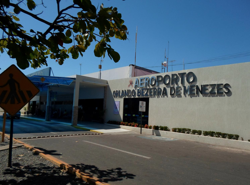 Com a reforma, que deve começar em março, o terminal contará com nove voos diários e terá capacidade para receber 500 mil passageiros por ano, de acordo com a Infraero. Nesta segunda-feira (19), o governador Camilo Santana (PT) e o ministro dos Transportes, Portos e Aviação Civil, Maurício Quintela, participam do ato de assinatura da ordem de serviço para o início das obras, que receberão repasse de R$ 30,5 milhões (Foto: Rodrigo Rocha) Com a reforma, que deve começar em março, o terminal contará com nove voos diários e terá capacidade para receber 500 mil passageiros por ano, de acordo com a Infraero. Nesta segunda-feira (19), o governador Camilo Santana (PT) e o ministro dos Transportes, Portos e Aviação Civil, Maurício Quintela, participam do ato de assinatura da ordem de serviço para o início das obras, que receberão repasse de R$ 30,5 milhões
