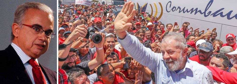O sociólogo e presidente do instituto Vox Populi, Marcos Coimbra, diz que a Folha de S. Paulo sabotou o instituto Datafolha ao divulgar a pesquisa que mostra o ex-presidente folgado na liderança, apesar da sentença do TRF-4; segundo ele, além de ignorar o cenário com Lula na disputa, o jornal camuflou a forte capacidade de Lula transferir votos a outro candidato; "Este, o aspecto mais relevante da pesquisa, foi escondido pelo jornal no canto inferior direito da página A5. Muitos leitores nem sequer o perceberam", diz Coimbra; "O debate nacional é enriquecido quando dados de realidade são camuflados? Só uma coisa é certa: perde o Datafolha, embora não seja quem faz o jornal", acrescenta (Foto: Aquiles Lins) O sociólogo e presidente do instituto Vox Populi, Marcos Coimbra, diz que a Folha de S. Paulo sabotou o instituto Datafolha ao divulgar a pesquisa que mostra o ex-presidente folgado na liderança, apesar da sentença do TRF-4; segundo ele, além de ignorar o cenário com Lula na disputa, o jornal camuflou a forte capacidade de Lula transferir votos a outro candidato; "Este, o aspecto mais relevante da pesquisa, foi escondido pelo jornal no canto inferior direito da página A5. Muitos leitores nem sequer o perceberam", diz Coimbra; "O debate nacional é enriquecido quando dados de realidade são camuflados? Só uma coisa é certa: perde o Datafolha, embora não seja quem faz o jornal", acrescenta