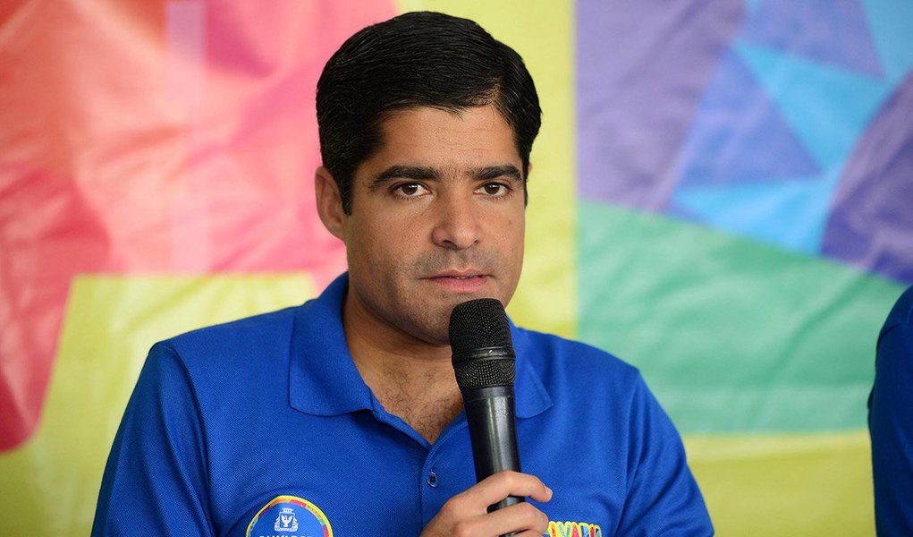 O prefeito de Salvador ACM Neto vai substituir o senador Agripino Maia na direção nacional do DEM; posse está marcada para esta quarta-feira (7), em Brasília; “Estou muito feliz por assumir mais um grande desafio. Queremos um partido mais consolidado em todos os Estados e conectado com a voz das ruas, que clama por uma profunda transformação na política”, disse Neto; também há expectativa de que o presidente da Câmara, Rodrigo Maia (DEM-RJ), seja anunciado como pré-candidato a presidente da República (Foto: Voney Malta) O prefeito de Salvador ACM Neto vai substituir o senador Agripino Maia na direção nacional do DEM; posse está marcada para esta quarta-feira (7), em Brasília; “Estou muito feliz por assumir mais um grande desafio. Queremos um partido mais consolidado em todos os Estados e conectado com a voz das ruas, que clama por uma profunda transformação na política”, disse Neto; também há expectativa de que o presidente da Câmara, Rodrigo Maia (DEM-RJ), seja anunciado como pré-candidato a presidente da República