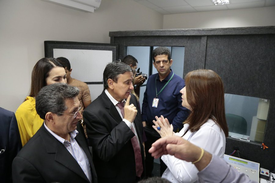O governador Wellington Dias entregou as obras de reforma do Centro Integrado de Reabilitação (Ceir); a reforma garantiu a ampliação do Espaço Saúde, que atende ao Programa de Saúde Auditiva (PSA) do governo federal, indicação e colocação de aparelhos auditivos e reabilitação auditiva; além de atender às pessoas com deficiência auditiva, o novo espaço pretende atender às exigências contidas no instrutivo de reabilitação visual (Foto: Leonardo Lucena) O governador Wellington Dias entregou as obras de reforma do Centro Integrado de Reabilitação (Ceir); a reforma garantiu a ampliação do Espaço Saúde, que atende ao Programa de Saúde Auditiva (PSA) do governo federal, indicação e colocação de aparelhos auditivos e reabilitação auditiva; além de atender às pessoas com deficiência auditiva, o novo espaço pretende atender às exigências contidas no instrutivo de reabilitação visual