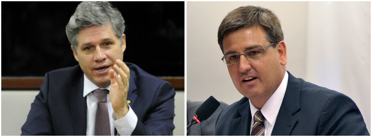 O deputado federal Paulo Teixeira (PT-SP) anunciou que irá ao Ministério Público Federal e à Comissão de Ética da Presidência da República pedir esclarecimentos sobre as declarações feitas pelo diretor-geral da Polícia Federal, Fernando Segovia, em entrevista à Reuters; Segovia disse, segundo a agência, que a tendência na PF é arquivar o inquérito contra Michel Temer relacionado ao esquema nos portos; "A fala do Delegado Geral da Policia Federal Fernando Segóvia é uma clara interferência nas investigações em relação a Michel Temer", disse Teixeira, que afirmou ainda que irá pedir sua convocação na Câmara (Foto: Gisele Federicce) O deputado federal Paulo Teixeira (PT-SP) anunciou que irá ao Ministério Público Federal e à Comissão de Ética da Presidência da República pedir esclarecimentos sobre as declarações feitas pelo diretor-geral da Polícia Federal, Fernando Segovia, em entrevista à Reuters; Segovia disse, segundo a agência, que a tendência na PF é arquivar o inquérito contra Michel Temer relacionado ao esquema nos portos; "A fala do Delegado Geral da Policia Federal Fernando Segóvia é uma clara interferência nas investigações em relação a Michel Temer", disse Teixeira, que afirmou ainda que irá pedir sua convocação na Câmara