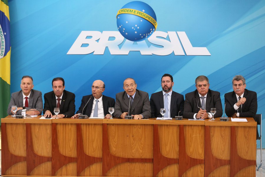 Depois que o governo jogou a toalha de que não irá entregar a reforma da Previdência, decepcionando o mercado, agora elencou 15 pontos considerados importantes para o país do ponto de vista fiscal e econômico; entre eles estão a venda da Eletrobrás, extinção do Fundo Soberano e autonomia do Banco Central, todas medidas defendidas pelos agentes econômicos que apoiaram a ascensão de Michel Temer no golpe de 2016 (Foto: Romulo Faro) Depois que o governo jogou a toalha de que não irá entregar a reforma da Previdência, decepcionando o mercado, agora elencou 15 pontos considerados importantes para o país do ponto de vista fiscal e econômico; entre eles estão a venda da Eletrobrás, extinção do Fundo Soberano e autonomia do Banco Central, todas medidas defendidas pelos agentes econômicos que apoiaram a ascensão de Michel Temer no golpe de 2016