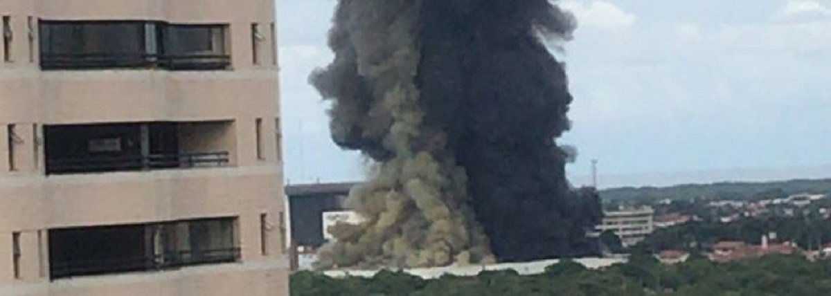 O Procon Fortaleza notificou ontem (15), a Empresa Brasileira de Correios e Telégrafos (ECT) para esclarecer quais as medidas serão adotadas para ressarcir os clientes após o incêndio na Central de Distribuição, na última terça-feira, em Fortaleza. De acordo com a diretora do Procon Fortaleza, Cláudia Santos, os Correios têm um prazo de até 72 horas para informar o órgão como e quando os consumidores serão ressarcidos
C (Foto: Fatima 247) O Procon Fortaleza notificou ontem (15), a Empresa Brasileira de Correios e Telégrafos (ECT) para esclarecer quais as medidas serão adotadas para ressarcir os clientes após o incêndio na Central de Distribuição, na última terça-feira, em Fortaleza. De acordo com a diretora do Procon Fortaleza, Cláudia Santos, os Correios têm um prazo de até 72 horas para informar o órgão como e quando os consumidores serão ressarcidos
C