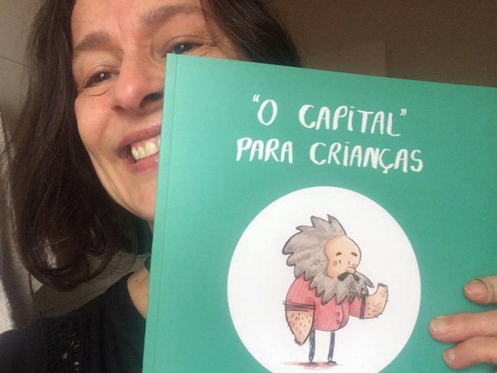 Em celebração ao bicentenário de Karl Marx em 2018, a editora Boitempo lançou o livro “O Capital para crianças”, para apresentar algumas ideias do filósofo às crianças de forma lúdica, mas a ideia não foi bem recebida pela direita; Ivana Jinkings, editora da Boitempo, publicou uma foto divulgando a obra, e logo recebeu mensagens e ligações com ofensas, dizendo para que "ensine o comunismo para crianças na PQP" e a xingando de "nojenta" (Foto: Leonardo Lucena) Em celebração ao bicentenário de Karl Marx em 2018, a editora Boitempo lançou o livro “O Capital para crianças”, para apresentar algumas ideias do filósofo às crianças de forma lúdica, mas a ideia não foi bem recebida pela direita; Ivana Jinkings, editora da Boitempo, publicou uma foto divulgando a obra, e logo recebeu mensagens e ligações com ofensas, dizendo para que "ensine o comunismo para crianças na PQP" e a xingando de "nojenta"