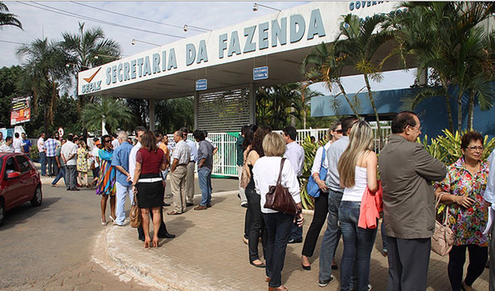 Balanço realizado pela Secretaria da Fazenda revela que, apesar da crise, em Goiás aumentou o número de empresas abertas com opção pelo regime do Simples Nacional; no final de 2017 foram registradas a abertura de 9.446 mil empresas enquadradas diretamente no regime especial, o que representou crescimento de 18,8% em relação a 2016, que contabilizou 7.951 mil; atualmente 83,6 mil empresas estão enquadradas nessa opção em Goiás (Foto: Voney Malta) Balanço realizado pela Secretaria da Fazenda revela que, apesar da crise, em Goiás aumentou o número de empresas abertas com opção pelo regime do Simples Nacional; no final de 2017 foram registradas a abertura de 9.446 mil empresas enquadradas diretamente no regime especial, o que representou crescimento de 18,8% em relação a 2016, que contabilizou 7.951 mil; atualmente 83,6 mil empresas estão enquadradas nessa opção em Goiás
