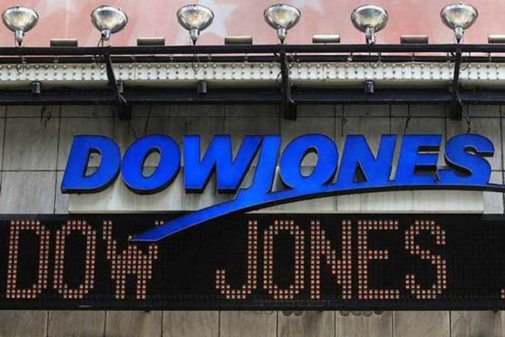 Como tantas vezes dentro do capitalismo, assinala-se um processo de perdas no mercado de ações fruto da redução de 1800 pontos nos últimos dois pregões do Dow Jones. O sentimento é de temor de estarmos na porta de um novo período de desvalorização continuada como em 2008 (Foto: Túlio Ribeiro) Como tantas vezes dentro do capitalismo, assinala-se um processo de perdas no mercado de ações fruto da redução de 1800 pontos nos últimos dois pregões do Dow Jones. O sentimento é de temor de estarmos na porta de um novo período de desvalorização continuada como em 2008