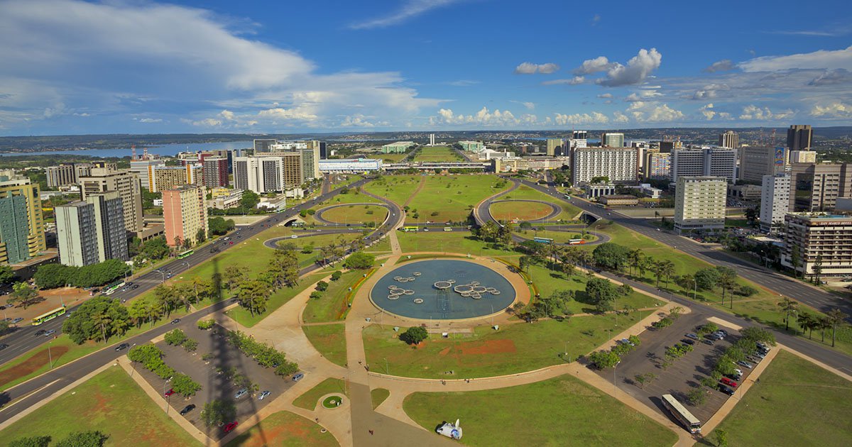 A capital da República está caindo aos pedaços, nos sentidos comum e figurado. A queda de Brasília reflete a própria decadência do país que ela representa (Foto: Guilherme Coutinho) A capital da República está caindo aos pedaços, nos sentidos comum e figurado. A queda de Brasília reflete a própria decadência do país que ela representa
