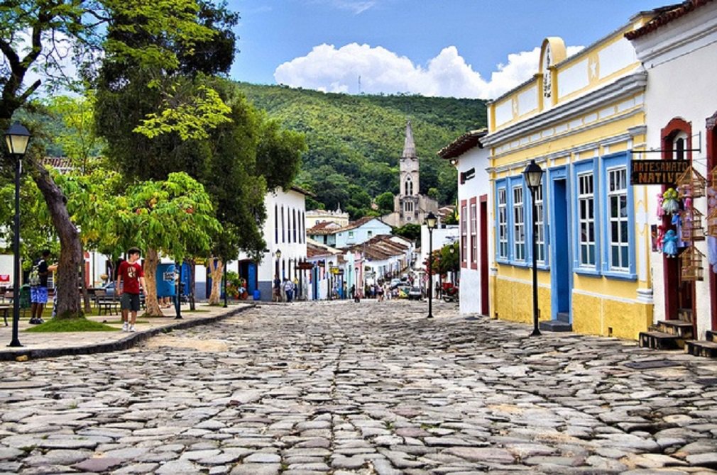A geração de empregos em Goiás, impulsionada pelo caráter indutor das políticas públicas adotadas pelo governador Marconi Perillo na economia, voltou a ser destaque nacional. Na edição desta quinta-feira (22), o Jornal das 10, da GloboNews, informou que o Estado foi o segundo que mais criou vagas de trabalho com carteira assinada no setor de turismo em 2017; no total, foram 1.864 postos de saldo, ficando atrás apenas de São Paulo e à frente do Paraná (1.301) e Santa Catarina (1.092) (Foto: José Barbacena) A geração de empregos em Goiás, impulsionada pelo caráter indutor das políticas públicas adotadas pelo governador Marconi Perillo na economia, voltou a ser destaque nacional. Na edição desta quinta-feira (22), o Jornal das 10, da GloboNews, informou que o Estado foi o segundo que mais criou vagas de trabalho com carteira assinada no setor de turismo em 2017; no total, foram 1.864 postos de saldo, ficando atrás apenas de São Paulo e à frente do Paraná (1.301) e Santa Catarina (1.092)