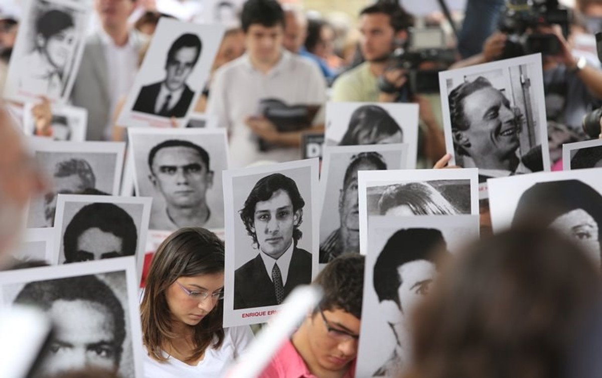 Para marcar o 24 de março, Dia Internacional para o Direito à Verdade para as Vítimas de Graves Violações dos Direitos Humanos, ocorrerá em São Paulo, nas dependências do antigo DOI-Codi, o 5° Ato Unificado Ditadura Nunca Mais; a manifestação também tem como objetivo reivindicar que o local seja transformado num espaço de memória da luta contra a ditadura (Foto: Charles Nisz) Para marcar o 24 de março, Dia Internacional para o Direito à Verdade para as Vítimas de Graves Violações dos Direitos Humanos, ocorrerá em São Paulo, nas dependências do antigo DOI-Codi, o 5° Ato Unificado Ditadura Nunca Mais; a manifestação também tem como objetivo reivindicar que o local seja transformado num espaço de memória da luta contra a ditadura